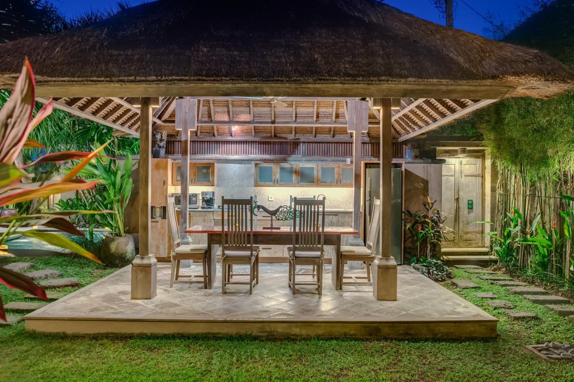 Villa Tirta Naga Bali Seminyak Exterior foto